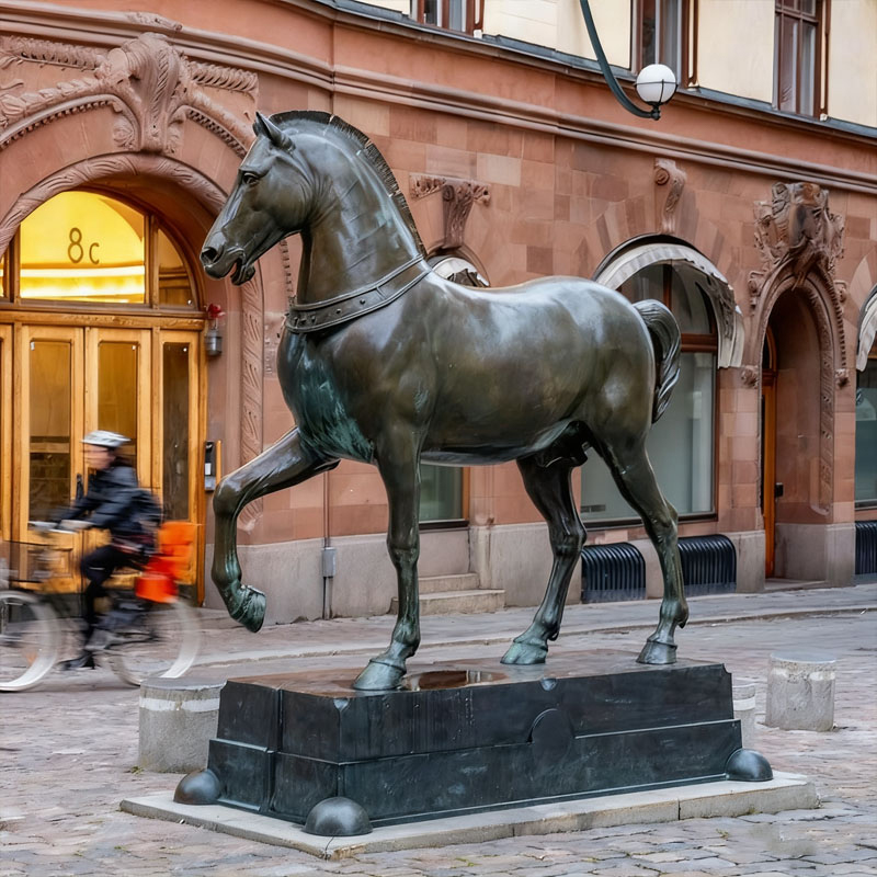 Donatello Bronze David: تاریخچه، تکنیک و آنچه خریداران مدرن می آموزند